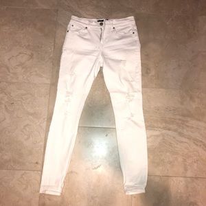 White fitted jeans